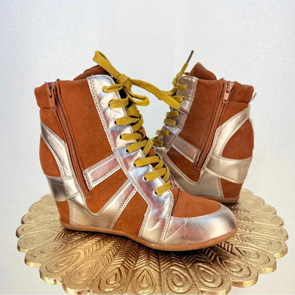 Bakers Metallic Suede Wedge Sneakers Brown Silver Lace‎ Up Zip Size 37 / 7M